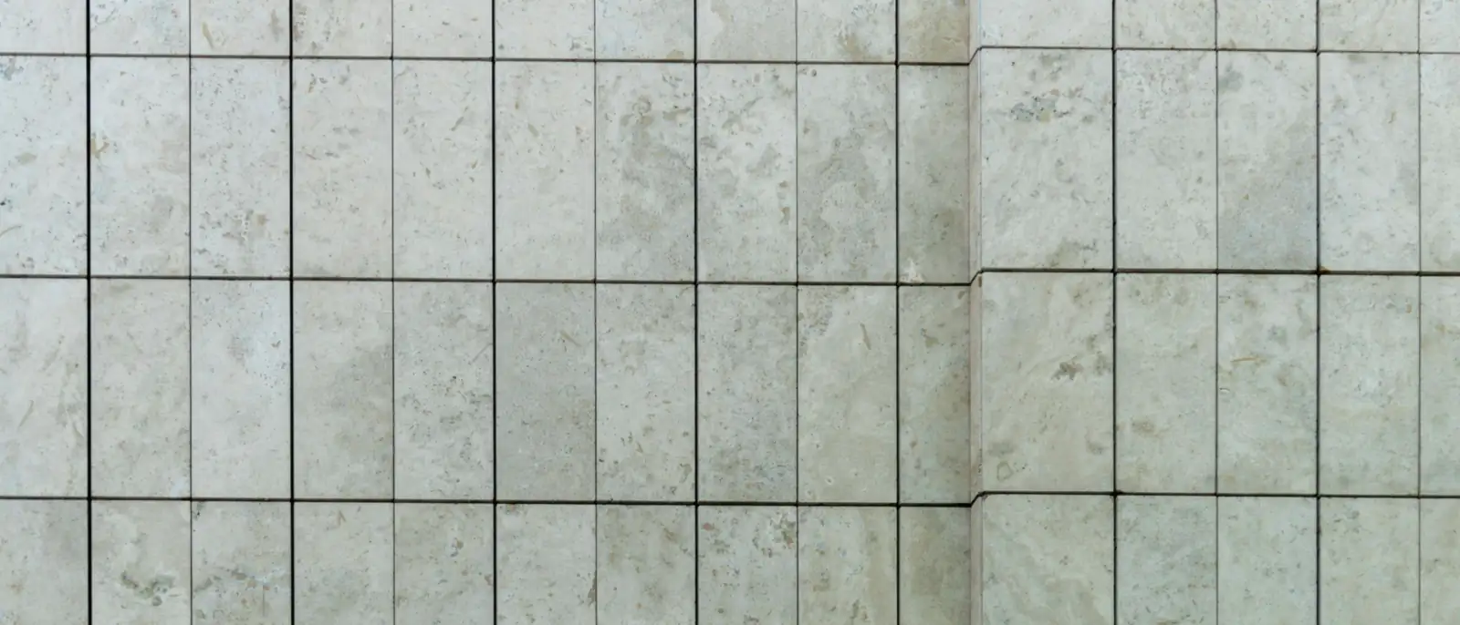 Azulejos sueltos, juntas y silicona de baño y cocina en Pamplona
